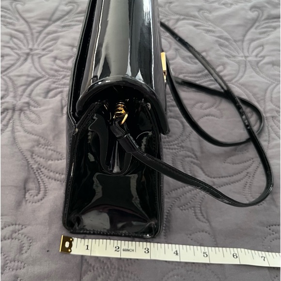 Bechamel Black Shoulder Bag with Gold Hardware and Interchangeable Handles. - Picture 6 of 7